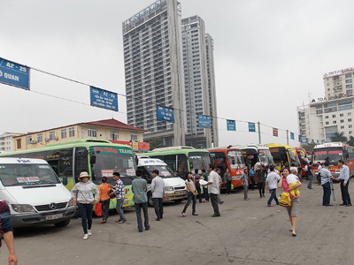 Bến xe Mỹ Đình đang có hơn 1.200 lượt xe nhưng chỉ có trên 340 lượt có giấy phép của Sở GTVT. Ảnh: Trọng Đảng