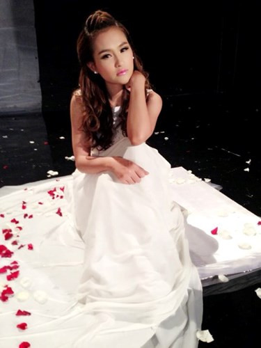  Facebook của Sokun Nisa hiện có đến gần 200 nghìn người theo dõi. Nàng hot girl này không chỉ nổi tiếng tại Campuchia mà hình ảnh của cô còn xuất hiện rất nhiều trên cộng đồng mạng các nước Đông Nam Á 