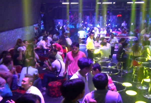 Quang cảnh bên trong vũ trường