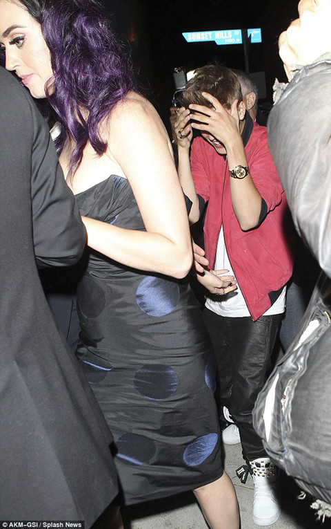 Tham dự bữa tiệc còn có 