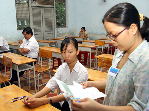 ...trong khi khối ngành xã hội nhân văn lại hết sức vắng vẻ. Ảnh: Đ.N.Thạch