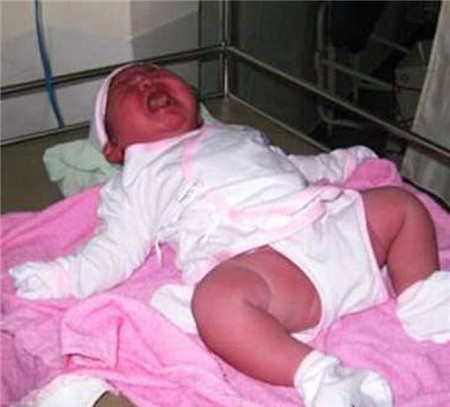 Bé gái con chị Xuân vừa chào đời