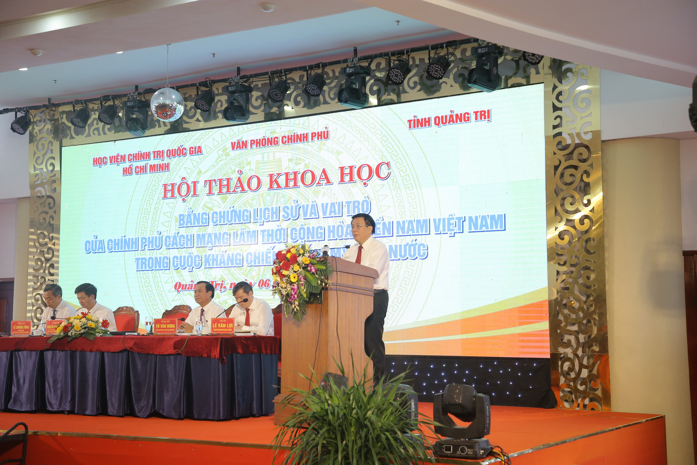 Ông Nguyễn Xuân Thắng - Ủy viên Bộ Chính trị, Giám đốc Học viện Chính trị Quốc gia Hồ Chí Minh, phát biểu chỉ đạo tại hội thảo.