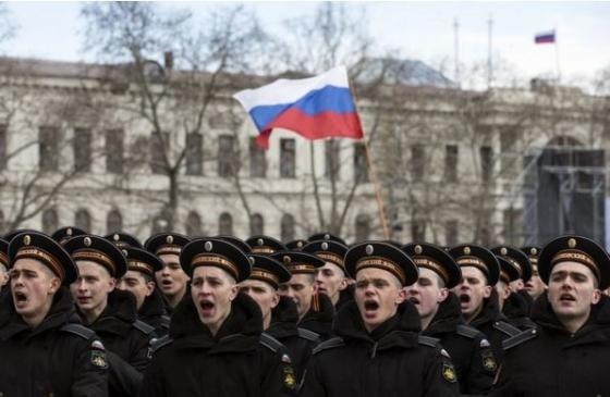 Vì sao Mỹ chỉ ‘đặt một chân’ ở cuộc chiến Ukraine? ảnh 1