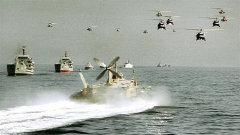 Chiến hạm của hải quân Iran trong một cuộc tập trận trên biển