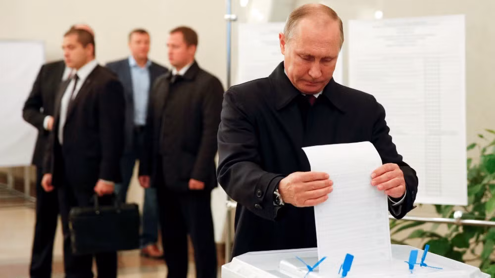 Vladimir Putin – Từ sĩ quan KGB tới ông chủ Điện Kremlin ảnh 8 Vladimir Putin – Từ sĩ quan KGB tới ông chủ Điện Kremlin ảnh 8