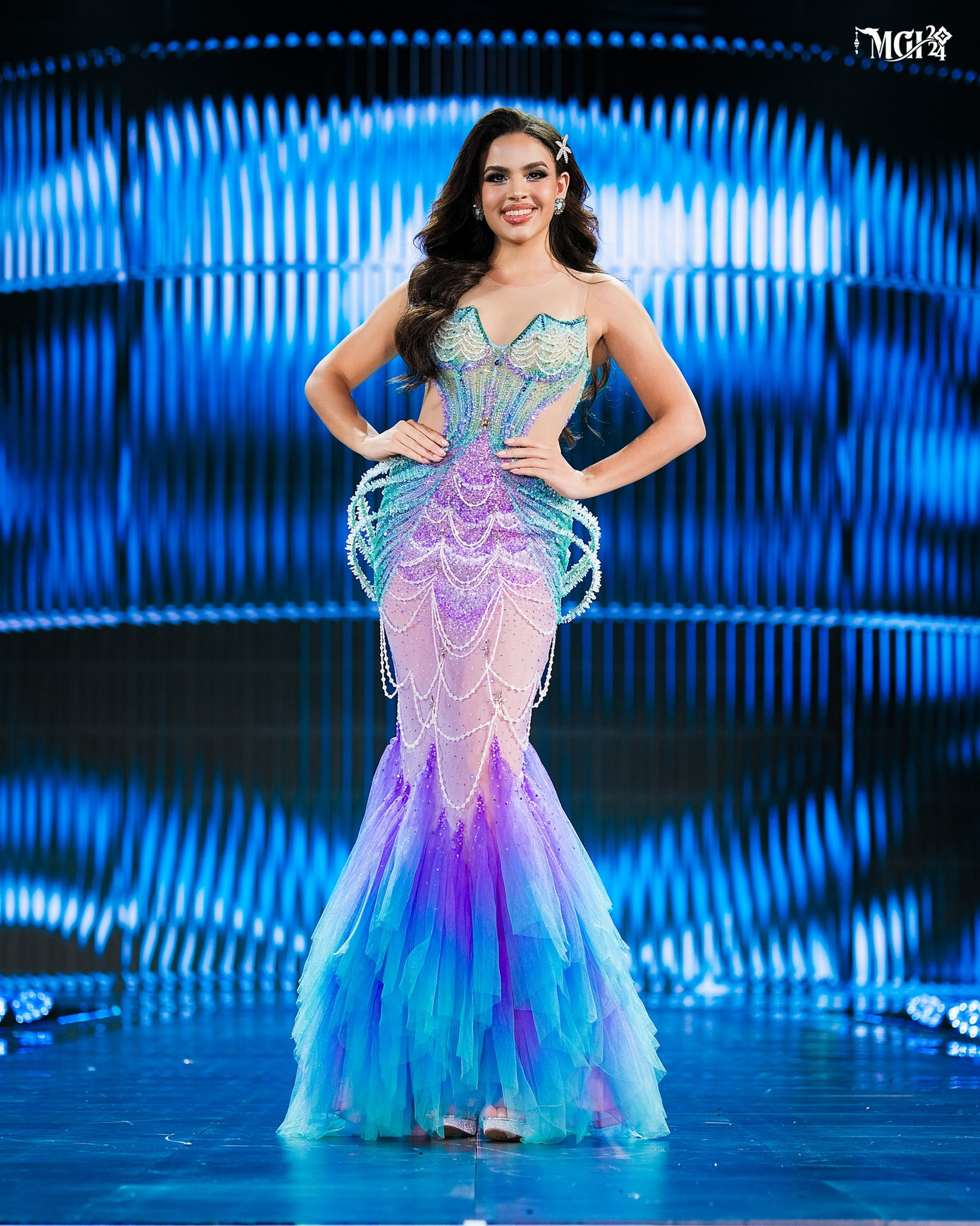 Nguyễn Minh Tuấn thiết kế váy dạ hội cho 19 người đẹp tại Hoa hậu Hòa bình Quốc tế 2024. Nguyễn Minh Tuấn thiết kế váy dạ hội cho 19 người đẹp tại Hoa hậu Hòa bình Quốc tế 2024.