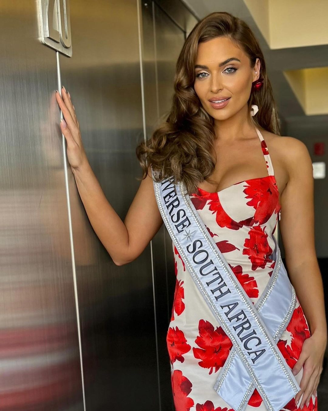 Ở châu Phi, hai thí sinh nổi bật là Nigeria và Nam Phi. Hai người đẹp có gu thời trang ấn tượng, luôn xuất hiện chỉn chu.