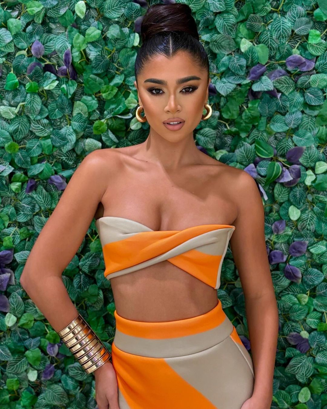 Người đẹp Puerto Rico – Bianca Caraballo - là một trong những thí sinh tiềm năng của châu Mỹ. Cô năm nay 22 tuổi, là sinh viên chuyên ngành Sinh học tại Đại học Puerto Rico, cơ sở Mayagüez (UPRM). Đến với cuộc thi, cô mong muốn nâng cao nhận thức về các hoạt động bền vững và truyền cảm hứng cho những người khác hành động để bảo vệ hành tinh.