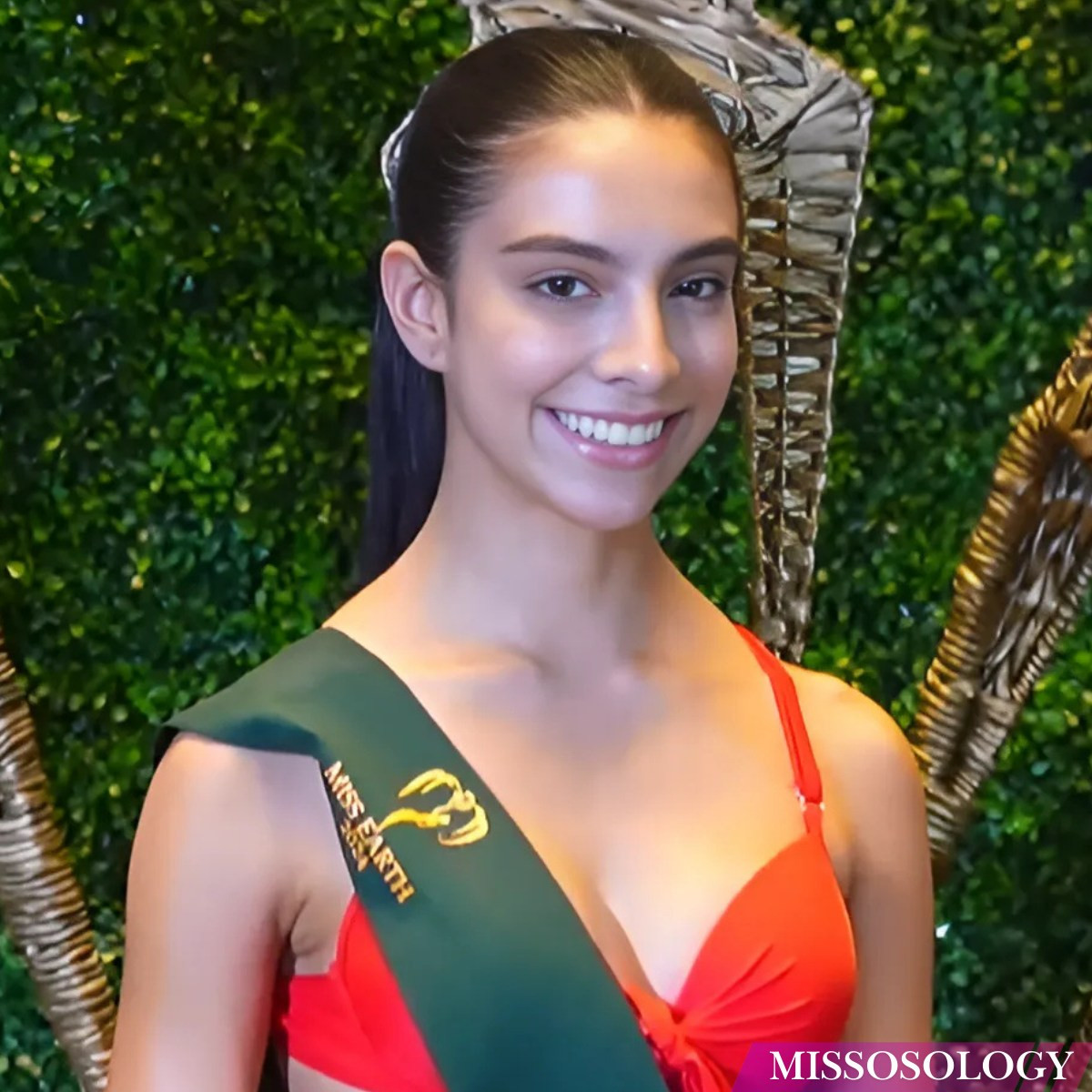 Ở khu vực châu Mỹ, hai đại diện Mexico và Mauritius được khen có mặt mộc đẹp hoàn hảo. Không trang điểm nhưng khuôn mặt của cả hai vẫn có nét cuốn hút.