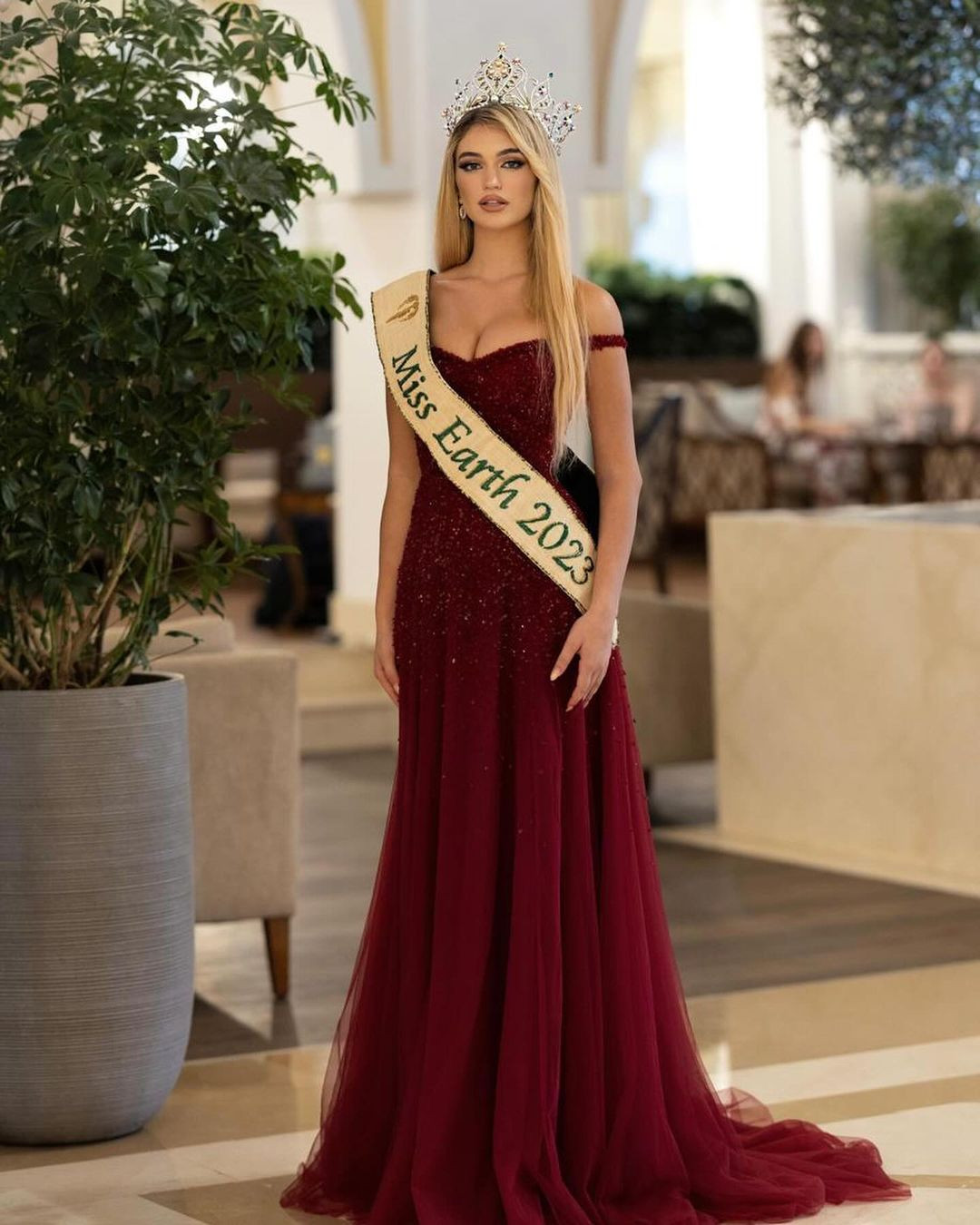 Trên trang cá nhân, Drita Ziri chủ yếu đăng ảnh du lịch, nghỉ dưỡng. Cô ít cập nhật hình ảnh tham gia sự kiện hoặc các hoạt động xã hội.