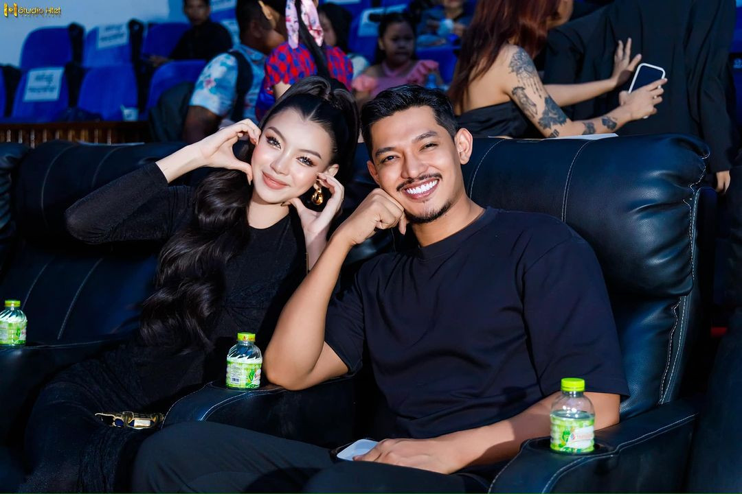 Thae Su Nyein và Htoo Ant Lwin - giám đốc quốc gia Miss Grand Myanmar tham gia sự kiện hôm 3/11. Thae Su Nyein và Htoo Ant Lwin - giám đốc quốc gia Miss Grand Myanmar tham gia sự kiện hôm 3/11.