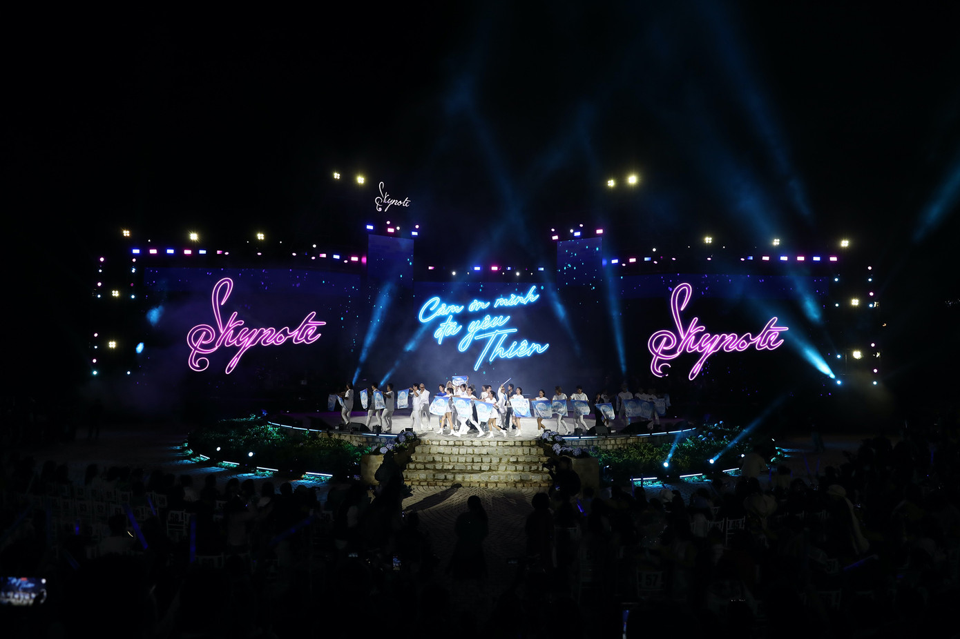 Với hàng loạt dự án âm nhạc trong năm nay, từ concert Skynote đến các MV triệu view, Quốc Thiên chứng minh rằng anh đang bước vào giai đoạn thăng hoa trong sự nghiệp.