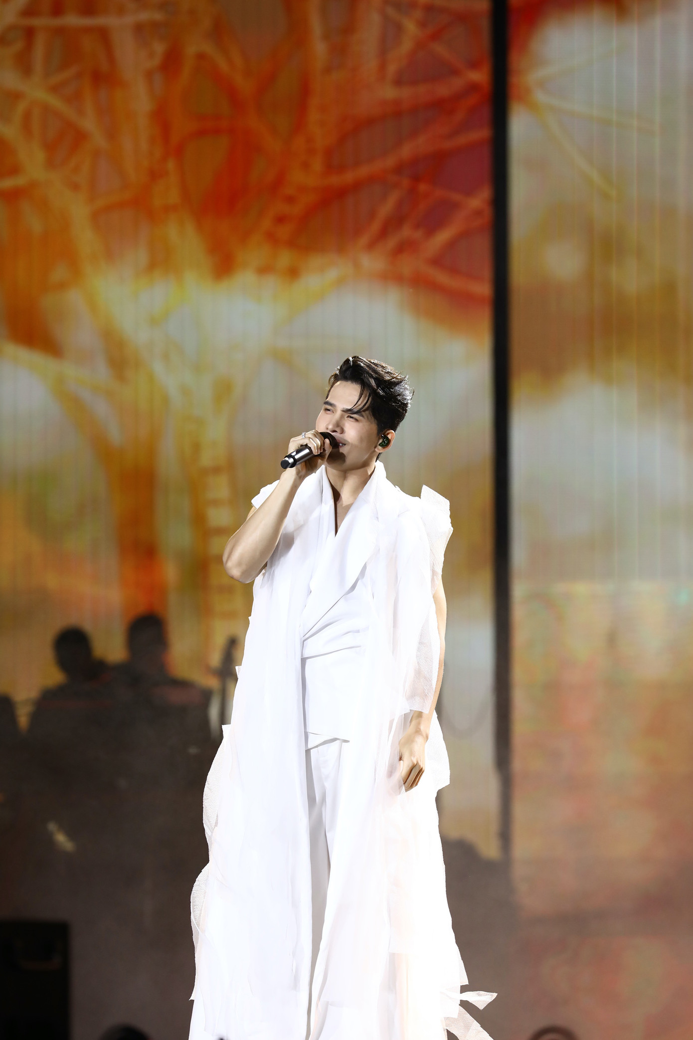 Concert Skynote của Quốc Thiên đã diễn ra tại quảng trường Lavender, Đà Lạt tối 2/11 với sự tham gia của 4.000 khán giả. Trước đó, anh đã tổ chức đêm diễn tương tự ở Trung tâm Hội nghị Quốc gia Hà Nội. Skynote là dấu ấn quan trọng, khép lại một năm nỗ lực và sáng tạo của Quốc Thiên.