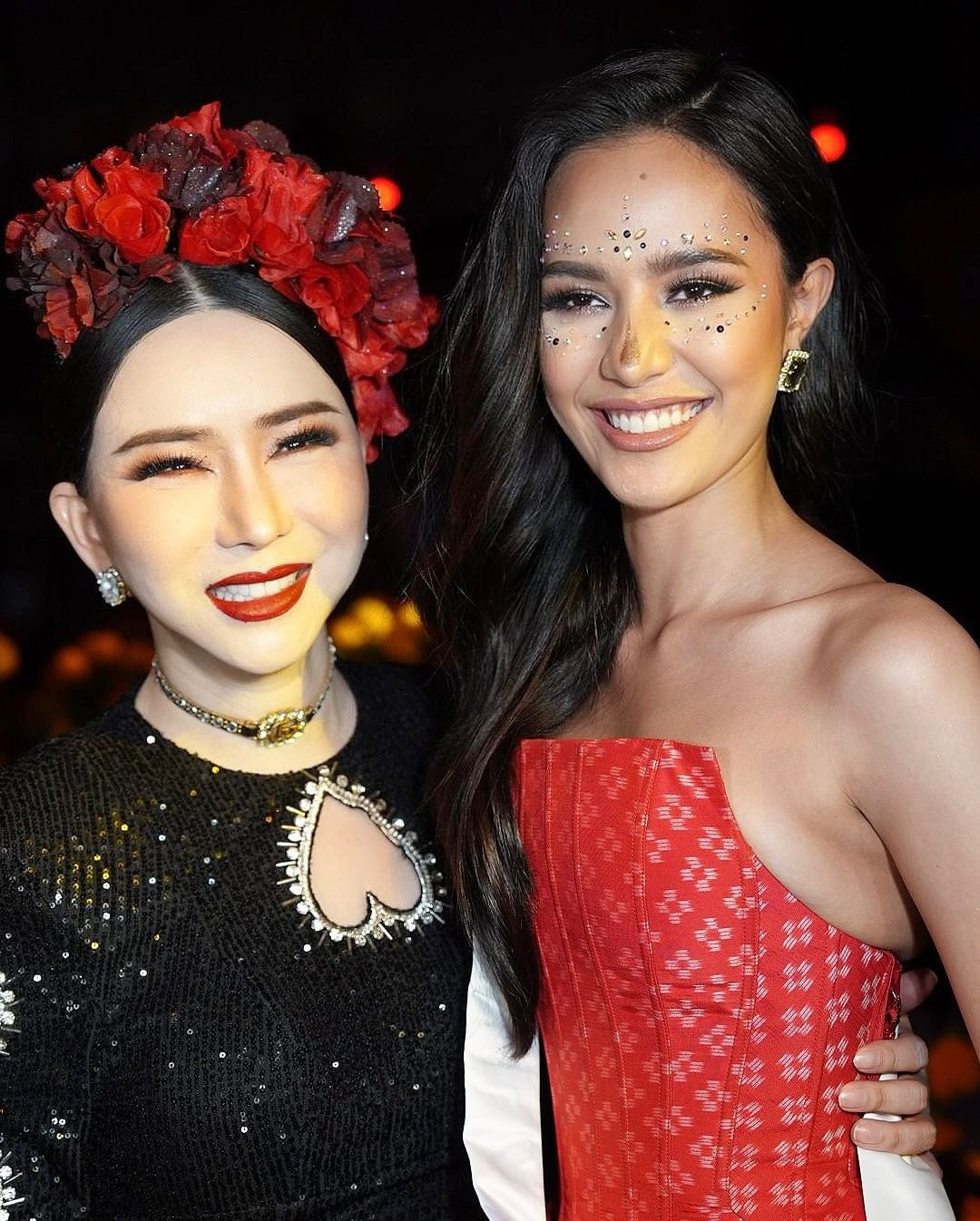 Đại diện Thái Lan - Opal Suchata - đang là ứng viên nổi bật nhất khu vực châu Á. Cô nhận được sự chú ý của nữ tỷ phú chuyển giới Anne Jakrakutatip và doanh doanh Raul - đồng sở hữu cuộc thi.