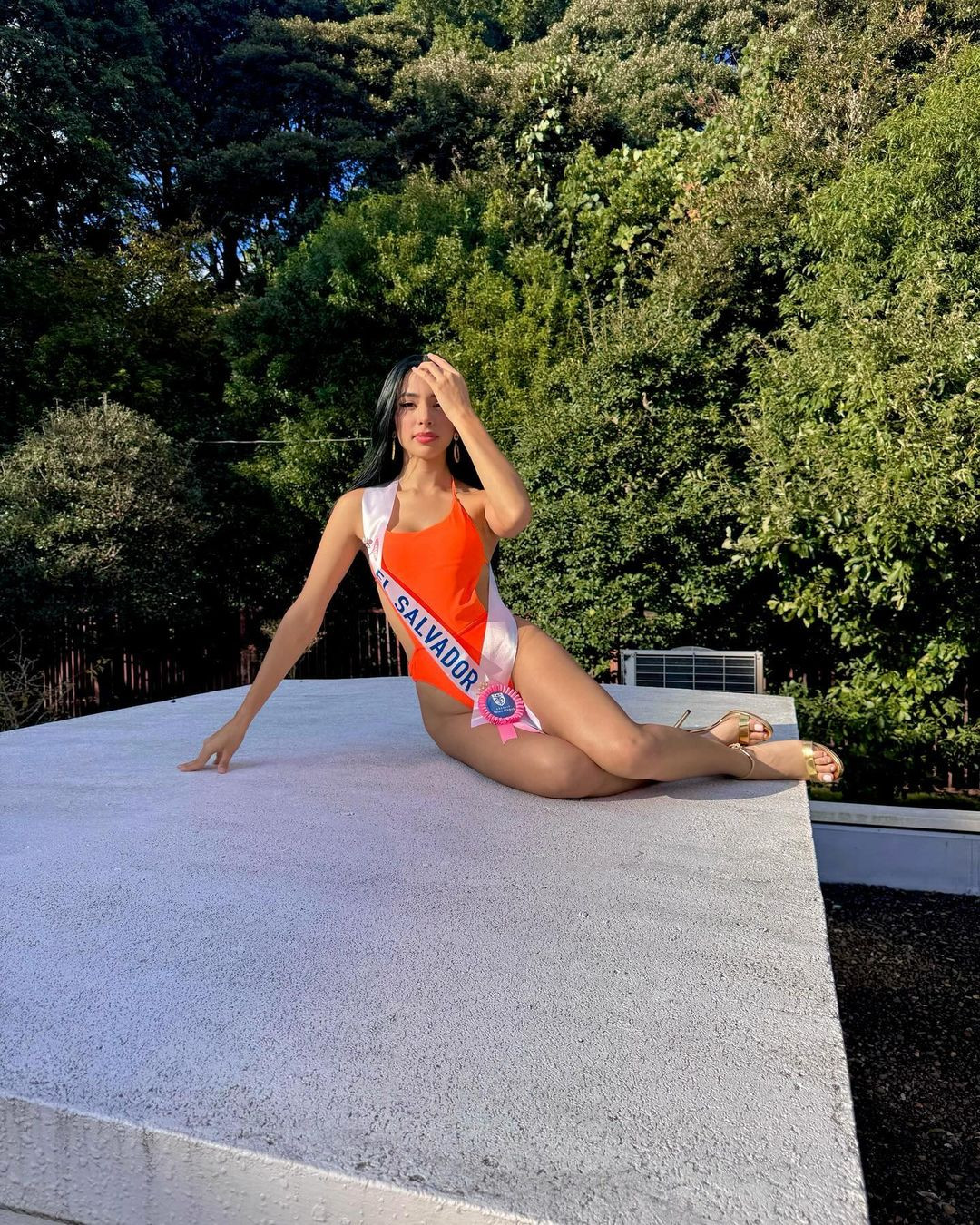 Đại diện El Salvador - Luciana Martínez - gây ấn tượng với gương mặt ưa nhìn và hình thể nóng bỏng.