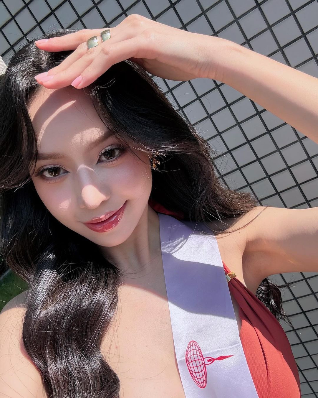 Thanh Thủy khoe hình thể với chiều cao 1,76 m, số đo ba vòng 80-63-94 cm. Cô được khen có cơ bụng săn chắc và đôi chân thon dài, thẳng tắp.