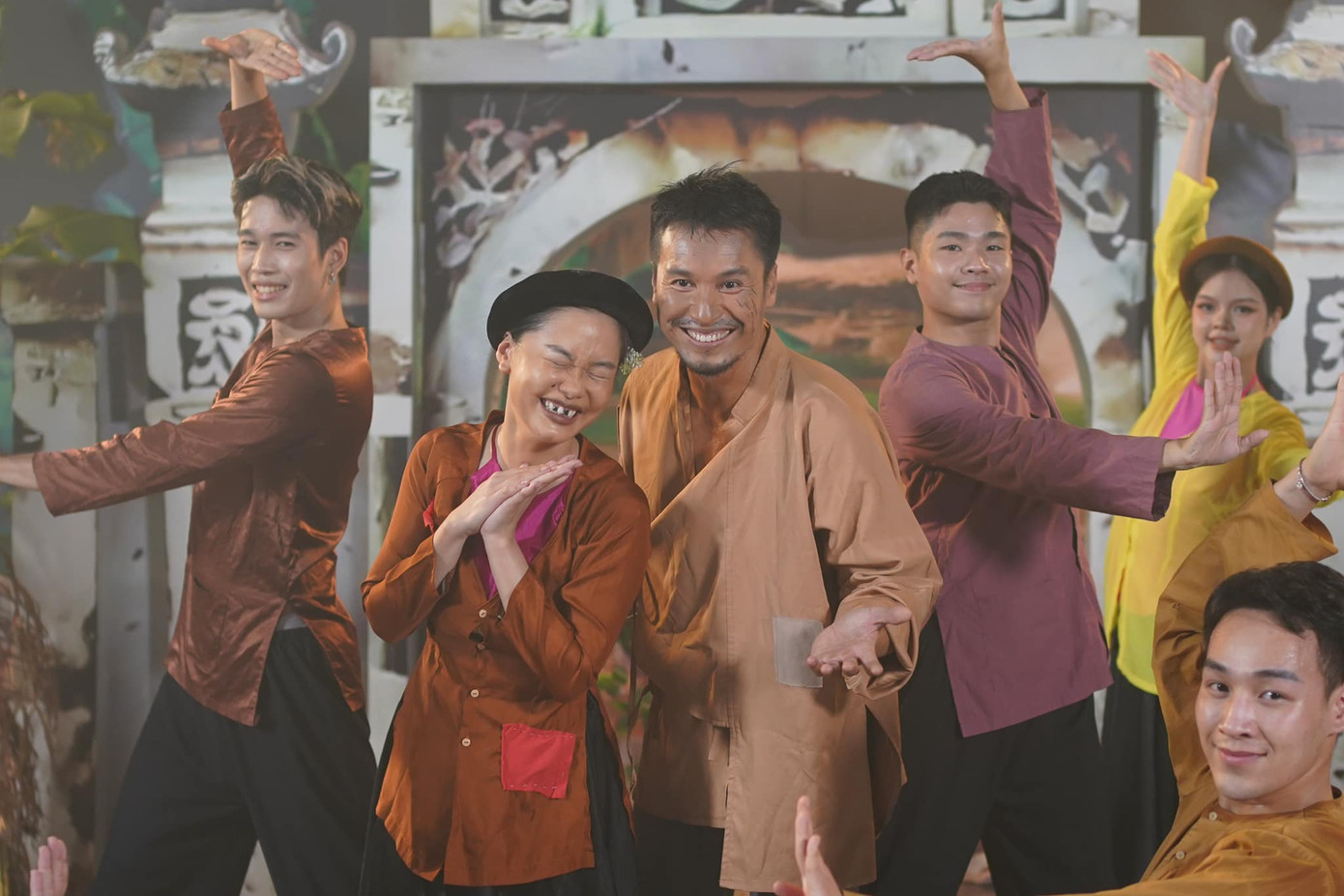 Hình ảnh ca sĩ Thanh Hương trong MV Chuyện của Chí Phèo. Hình ảnh ca sĩ Thanh Hương trong MV Chuyện của Chí Phèo.