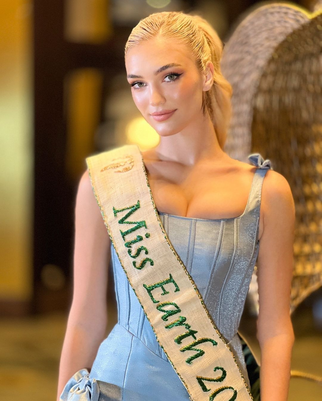 Sau khi đăng quang danh hiệu Hoa hậu Trái Đất 2023 tại Việt Nam, Drita Ziri trở về quê nhà Albania và được chào đón nồng nhiệt. Cô là người đẹp Albania đầu tiên mang về danh hiệu cao quý tại một trong những cuộc thi nhan sắc lớn nhất thế giới.