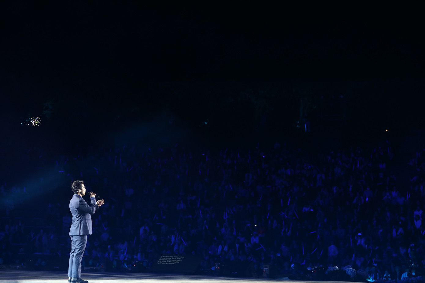 Trong đêm nhạc, ba lần Quốc Thiên bật khóc xúc động. Lần đầu, khi sân khấu mở ra với ca khúc đầu tiên, Quốc Thiên không thể kìm nén khi thấy khán giả đã có mặt đông đủ, thời tiết hoàn toàn thuận lợi dù Đà Lạt vừa trải qua ba ngày mưa. Lần thứ hai, là khi anh nhắc về mẹ - người mà anh vẫn luôn nhớ tới và là nguồn động viên tinh thần lớn lao. Lần cuối, khi biểu diễn Đừng làm trái tim anh đau, Quốc Thiên xúc động vì tình cảm của khán giả và những ký ức sâu lắng mà bài hát gợi lên.