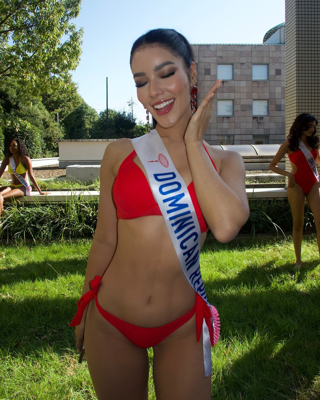 Đại diện Cộng hòa Dominica - Miyuki Cruz - gây ấn tượng với hình thể đầy đặn, sexy. Tuy không có chiều cao nổi trội nhưng Miyuki Cruz có thân hình cân đối, cuốn hút.