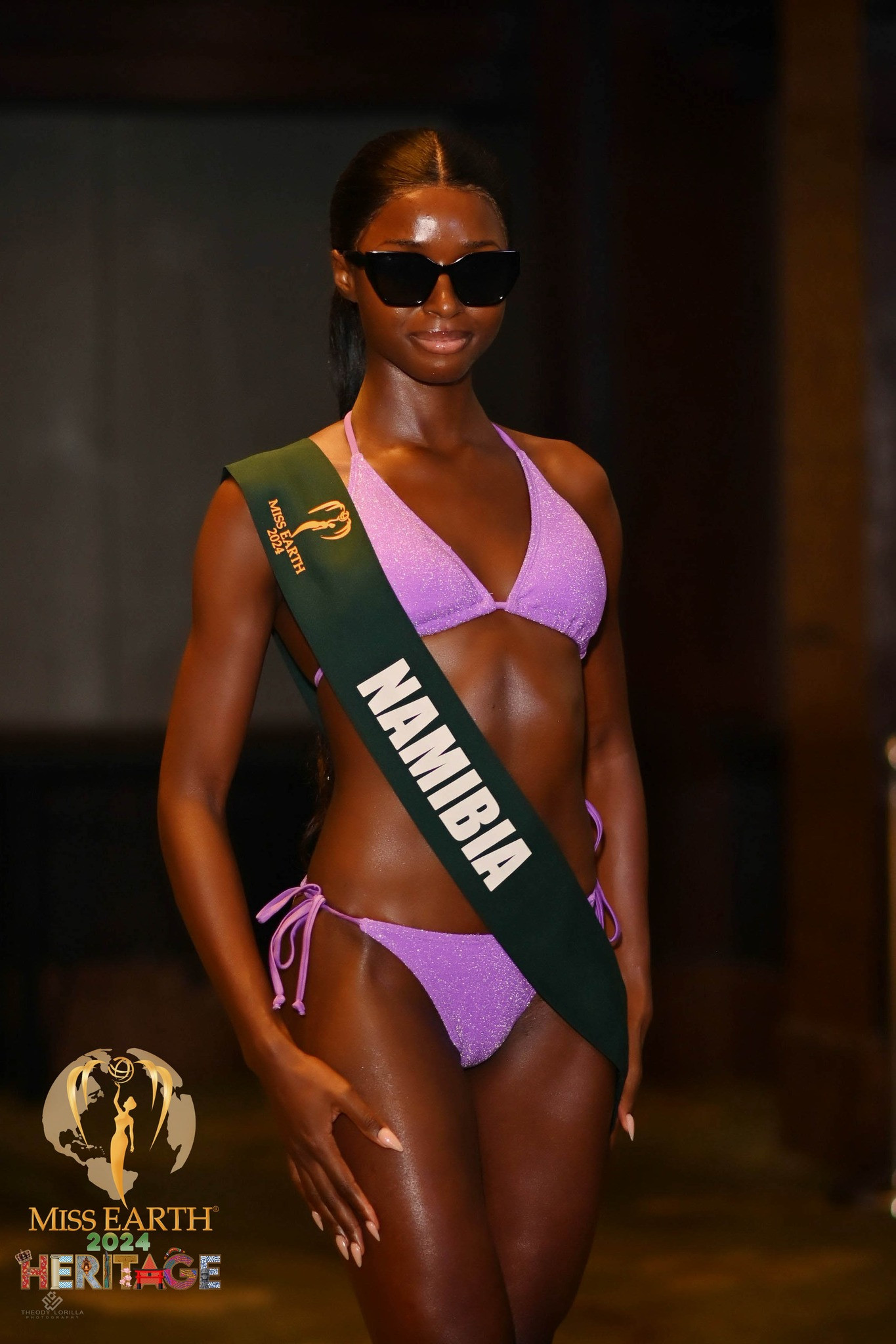 Hai đại diện Namibia và Kenya khoe hình thể đầy đặn, khỏe khoắn trong trang phục bikini.