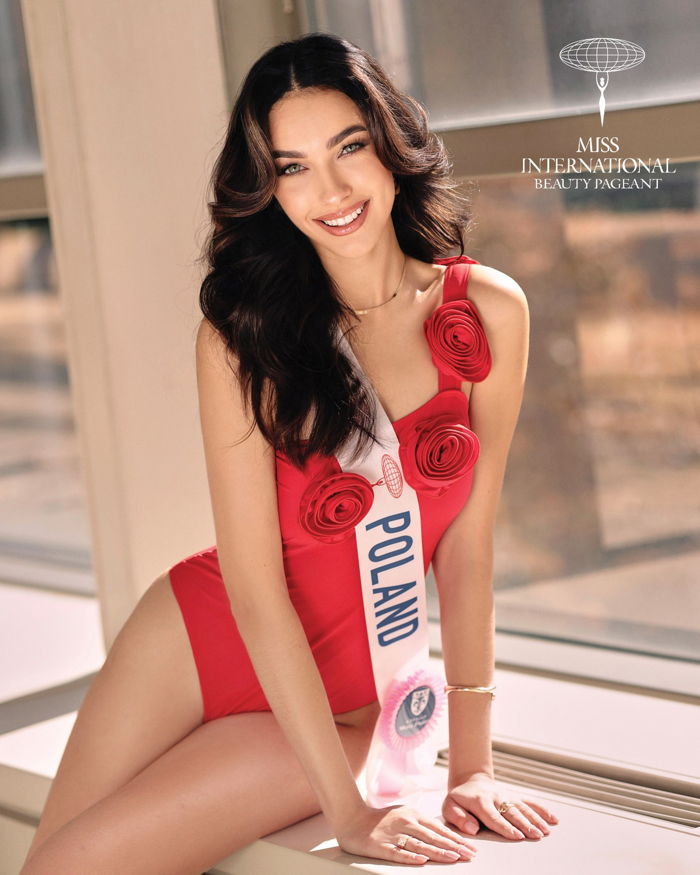 Pháp, Phần Lan, Ba Lan, Albania khoe thân hình quyến rũ trong bộ ảnh áo tắm. Họ là những thí sinh gây chú ý ở khu vực châu Âu.