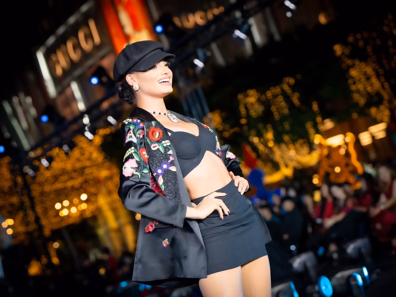Á hậu 5 María Felix khoe eo thon và hình thể sexy trên sàn diễn thời trang.