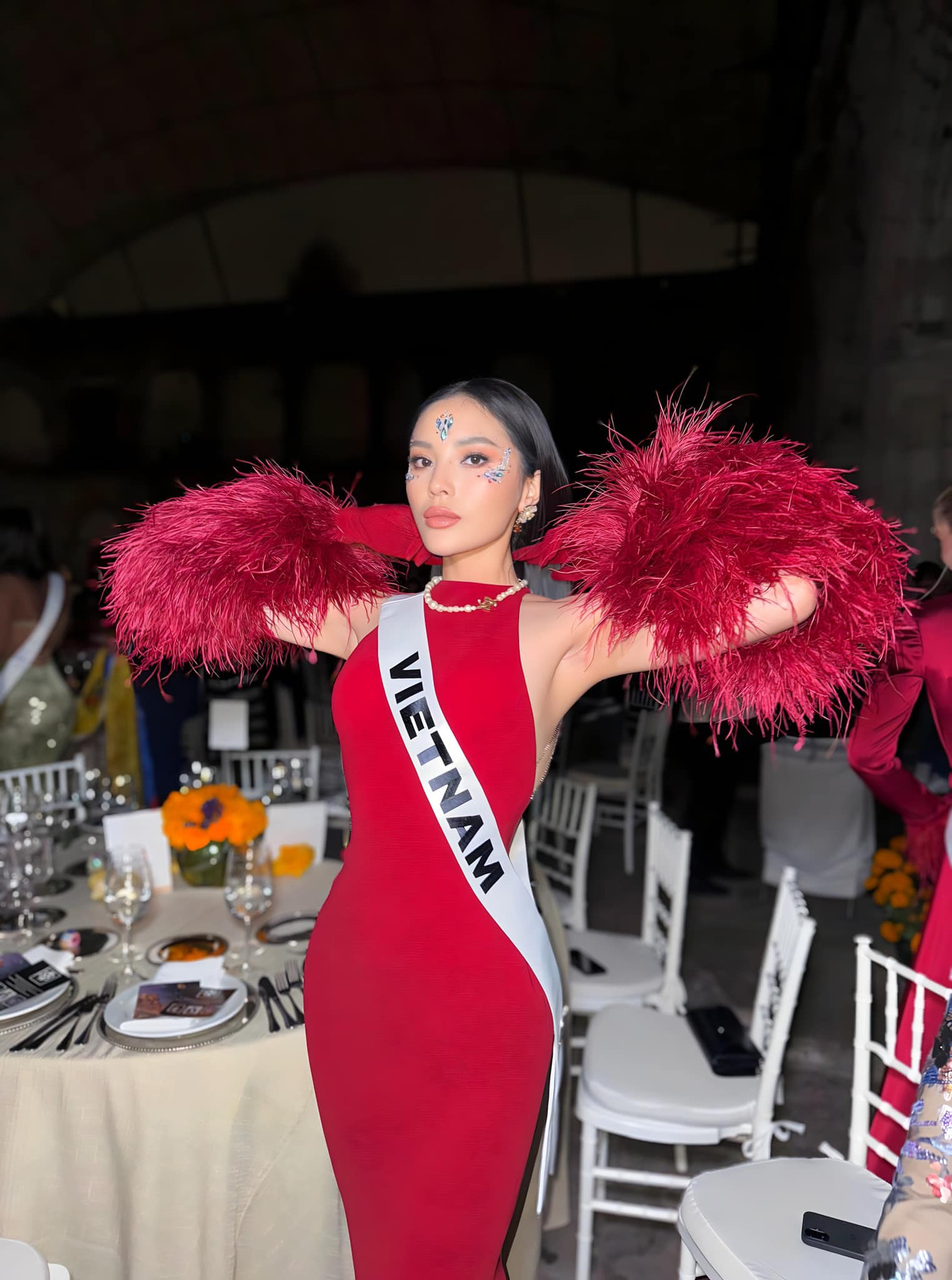 Đại diện Việt Nam - Nguyễn Cao Kỳ Duyên - được nhận xét có sự đầu tư chuyên nghiệp, kỹ lưỡng cho mỗi lần xuất hiện ở cuộc thi năm nay. Cô gây ấn tượng với vóc dáng đầy đặn, khỏe khoắn.