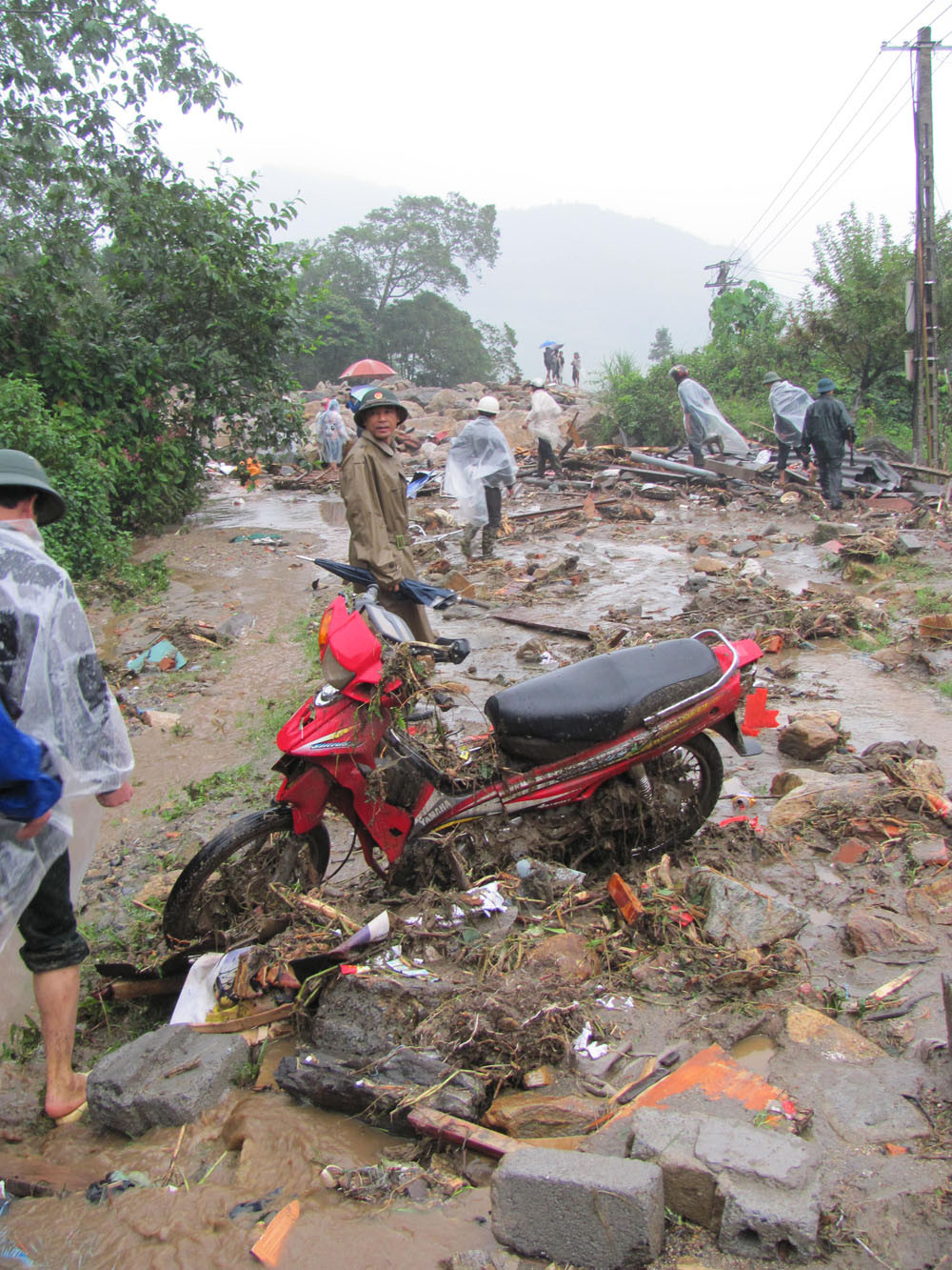 Vỡ đập ở Lào Cai