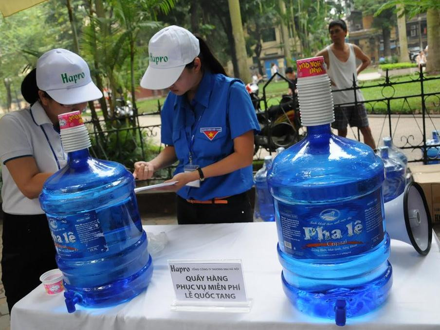 Nước uống phục vụ người vào viếng tang lễ