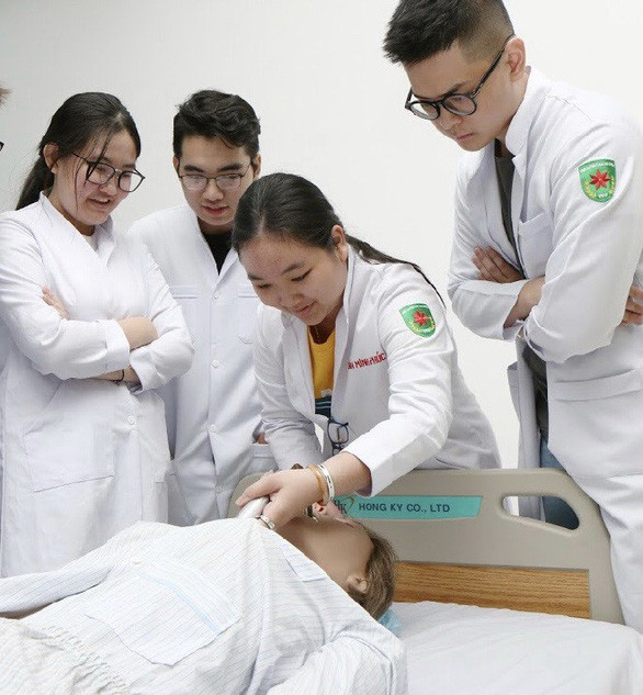 Tân Tạo đào tạo song ngữ cử nhân Điều dưỡng và Kỹ thuật Xét nghiệm Y học CLC ảnh 1