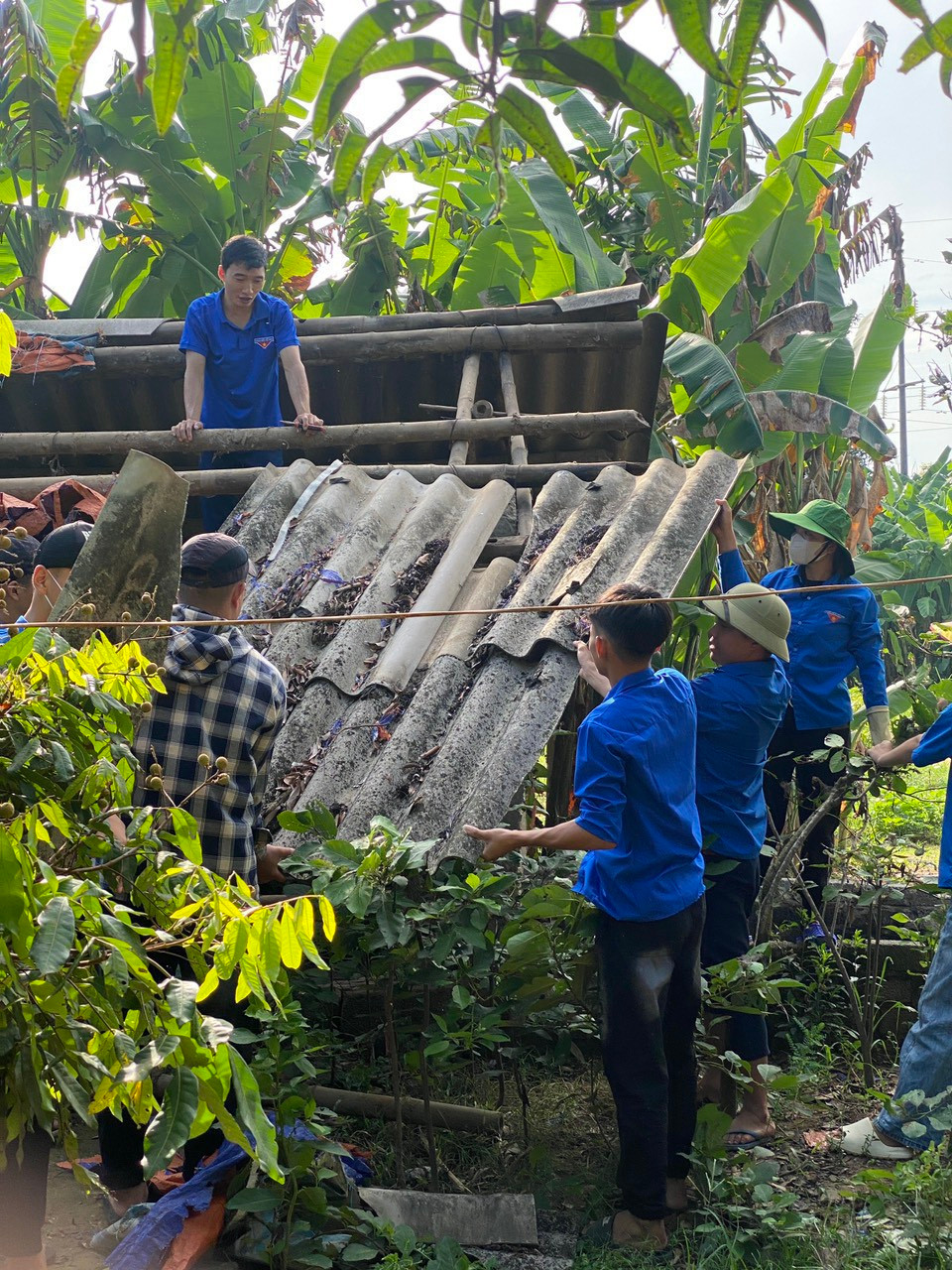 Đội thanh niên tình nguyện của Huyện Đoàn Như Thanh