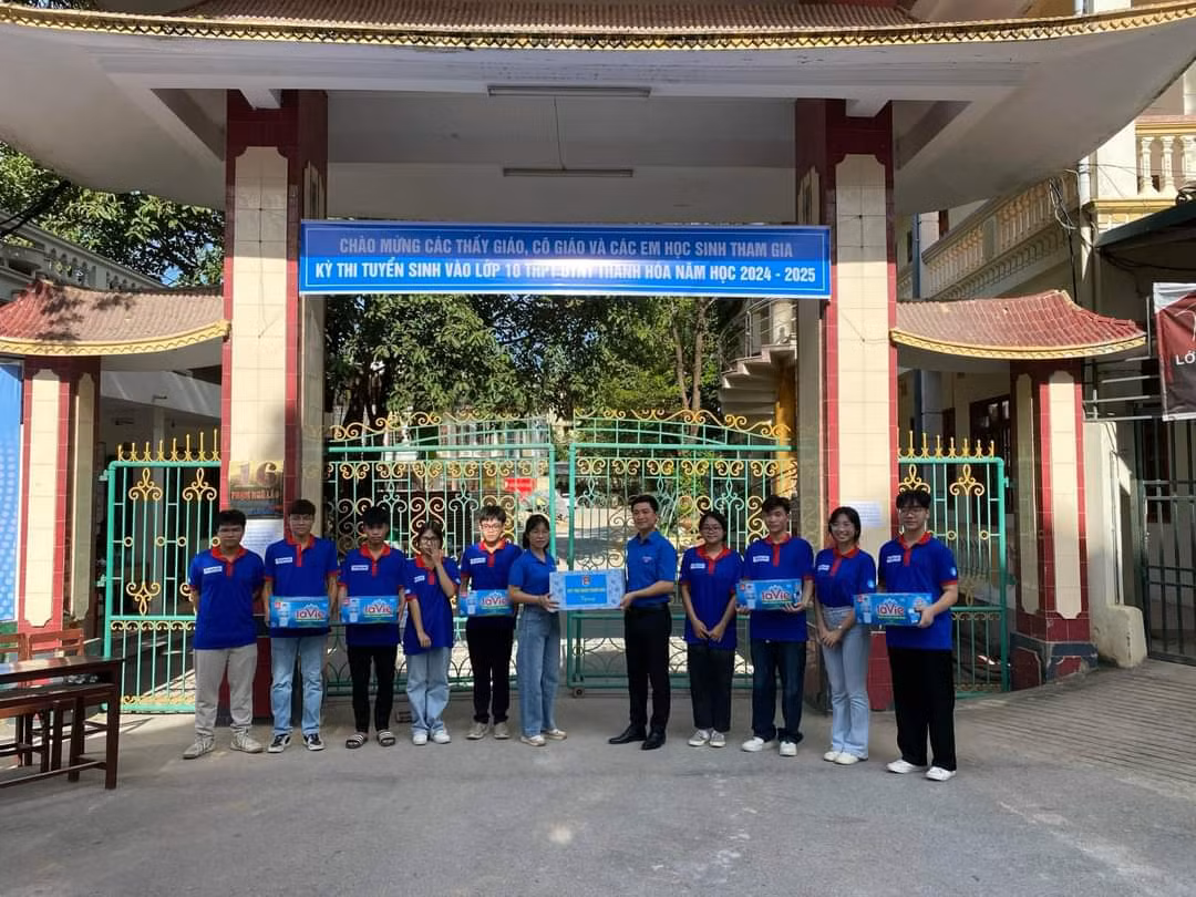 Đại diện lãnh đạo Tỉnh Đoàn Thanh Hóa thăm, động viên đội tình nguyện tiếp sức mùa thi Đại diện lãnh đạo Tỉnh Đoàn Thanh Hóa thăm, động viên đội tình nguyện tiếp sức mùa thi