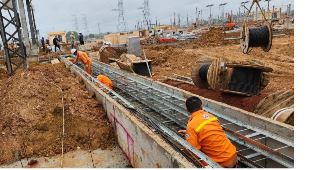 Công nhân thi công tại công trường Trạm biến áp 500kV Thanh Hoá