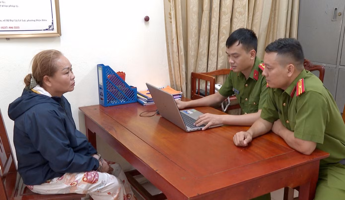 Nguyễn Thị Hoa tại cơ quan công an Nguyễn Thị Hoa tại cơ quan công an