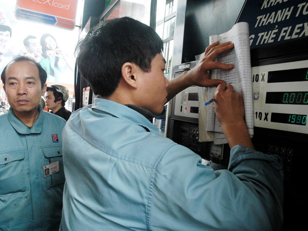 Đại lý xăng dầu hưởng lợi lớn do được trích hoa hồng cao bất thường. Ảnh: Hồng Vĩnh