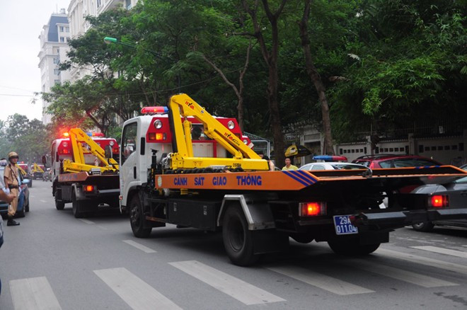 Các Đội CSGT 5,6,7,8,9,10,11,12,14 sẽ chủ đoọng phối hợp với Công an huyện Thanh Trì, Phú Xuyên, Chương Mĩ, Ba Vì, Mỹ Đức, Thường Tín, Hoài Đức, Đan Phượng, Thanh Oai, Phúc Thọ, Ứng Hòa, Thạch Thất, Quốc Oai, Công an TX Sơn Tây để triển khai phương án đảm bảo ATGT