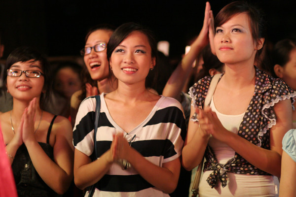 Khán giả được thưởng thức những tiết mục đặc sắc