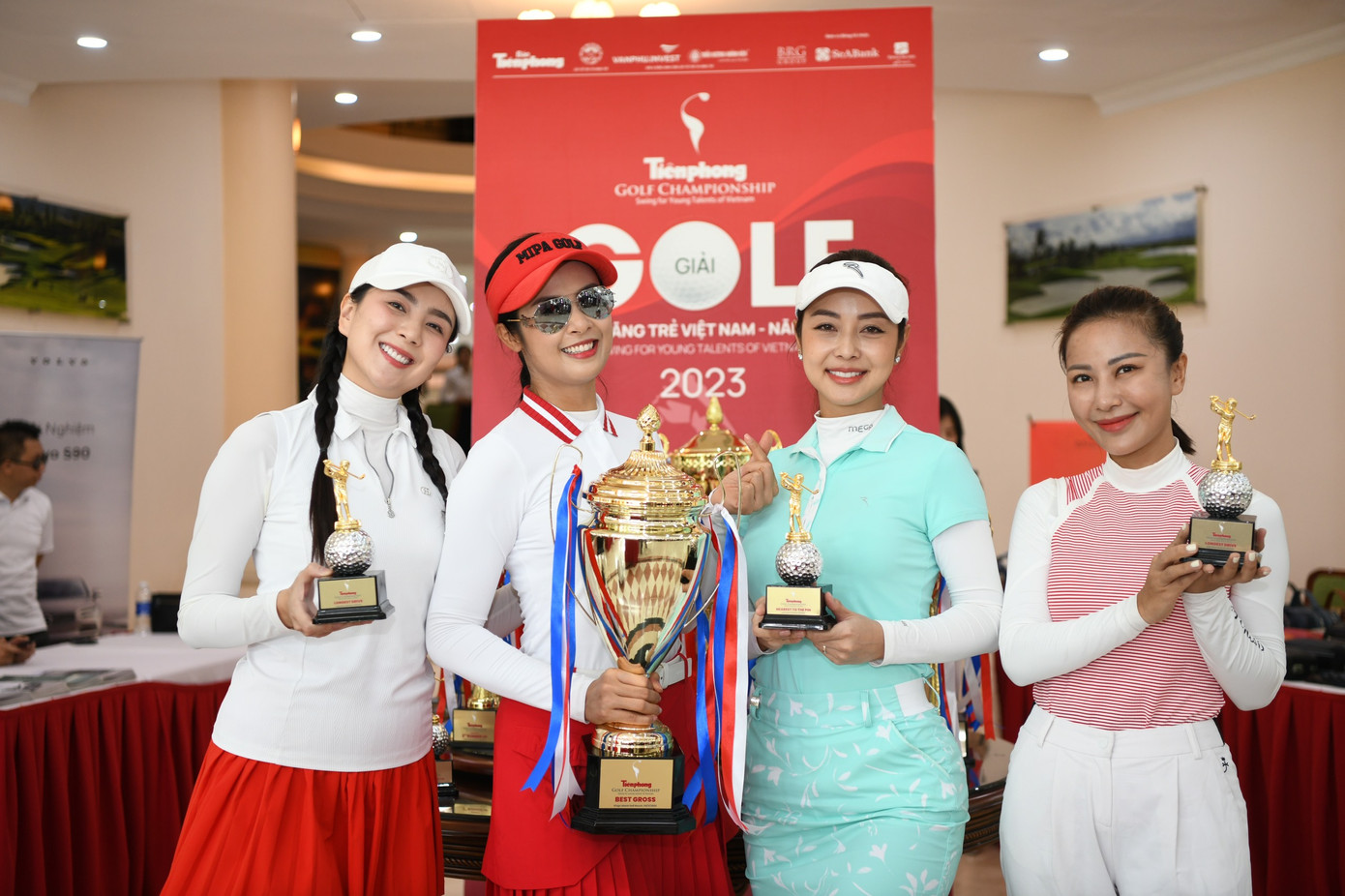 Hấp dẫn cuộc đua 'tam mã': Đoàn Uy, Phạm Nam, Đức Sơn ảnh 20 Hấp dẫn cuộc đua 'tam mã': Đoàn Uy, Phạm Nam, Đức Sơn ảnh 20