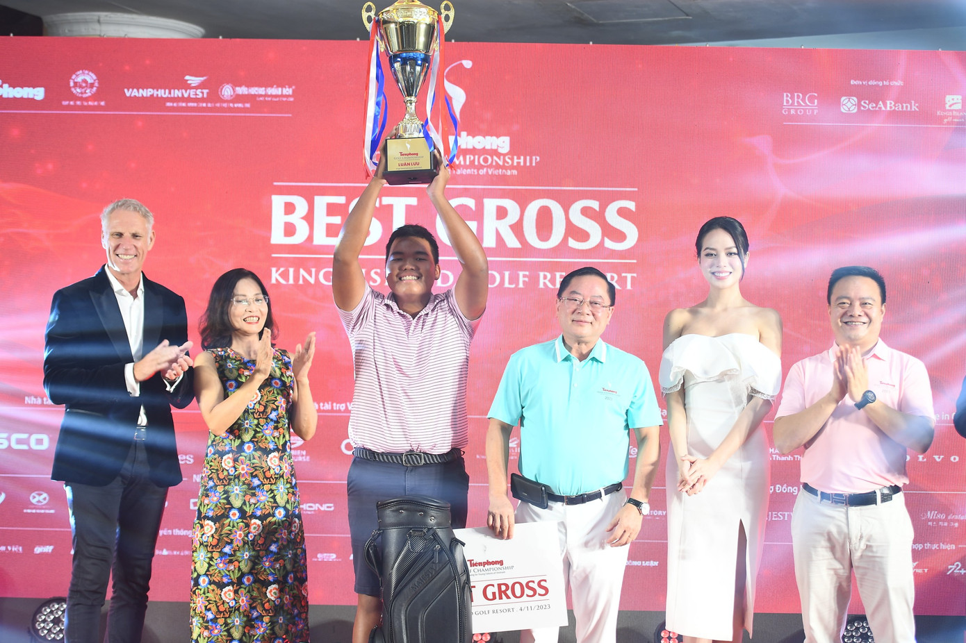 Golfer 16 tuổi Nguyễn Đức Sơn vô địch Tiền Phong Golf Championship năm 2023 ảnh 21 Golfer 16 tuổi Nguyễn Đức Sơn vô địch Tiền Phong Golf Championship năm 2023 ảnh 21