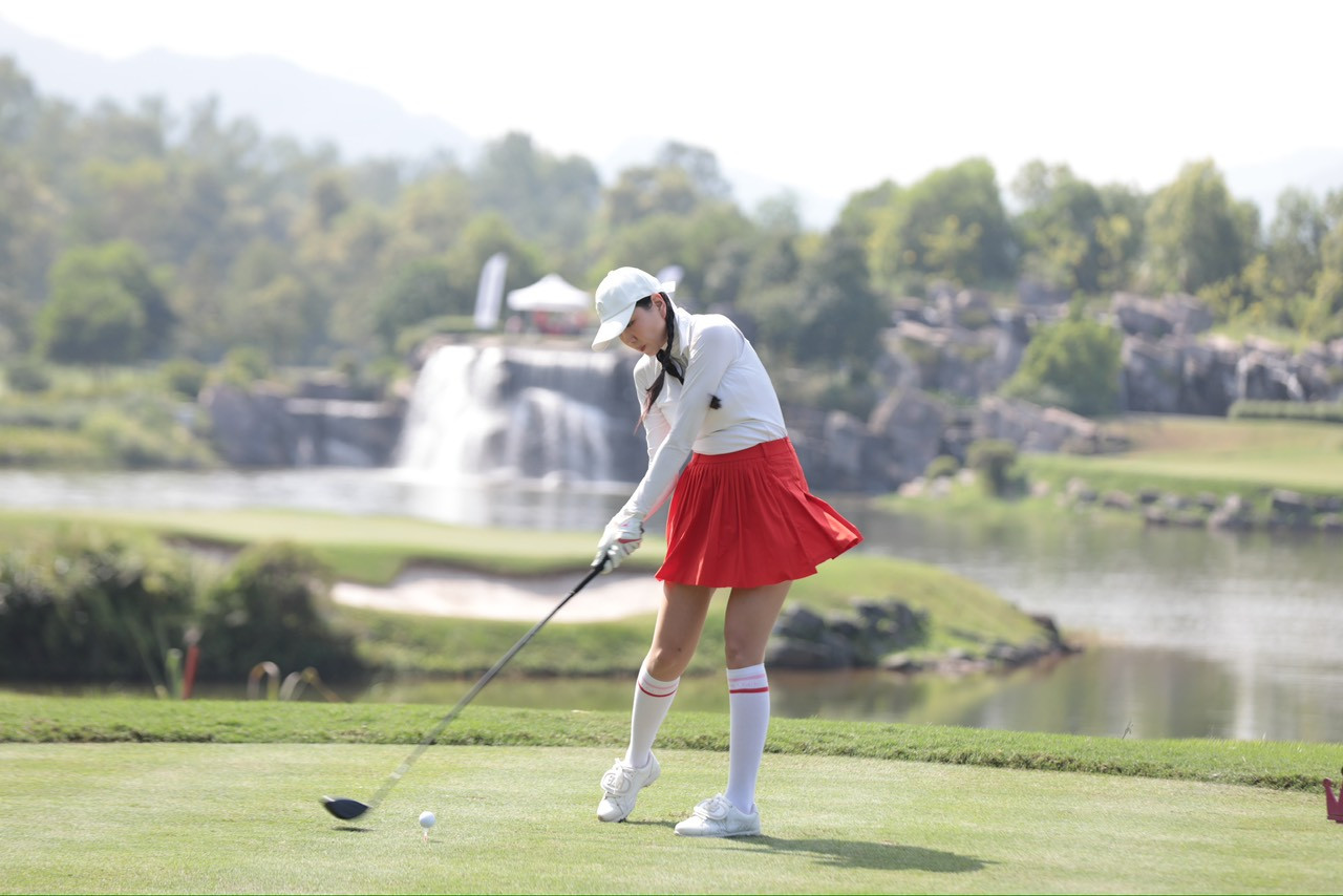 Hấp dẫn cuộc đua 'tam mã': Đoàn Uy, Phạm Nam, Đức Sơn ảnh 42 Hấp dẫn cuộc đua 'tam mã': Đoàn Uy, Phạm Nam, Đức Sơn ảnh 42