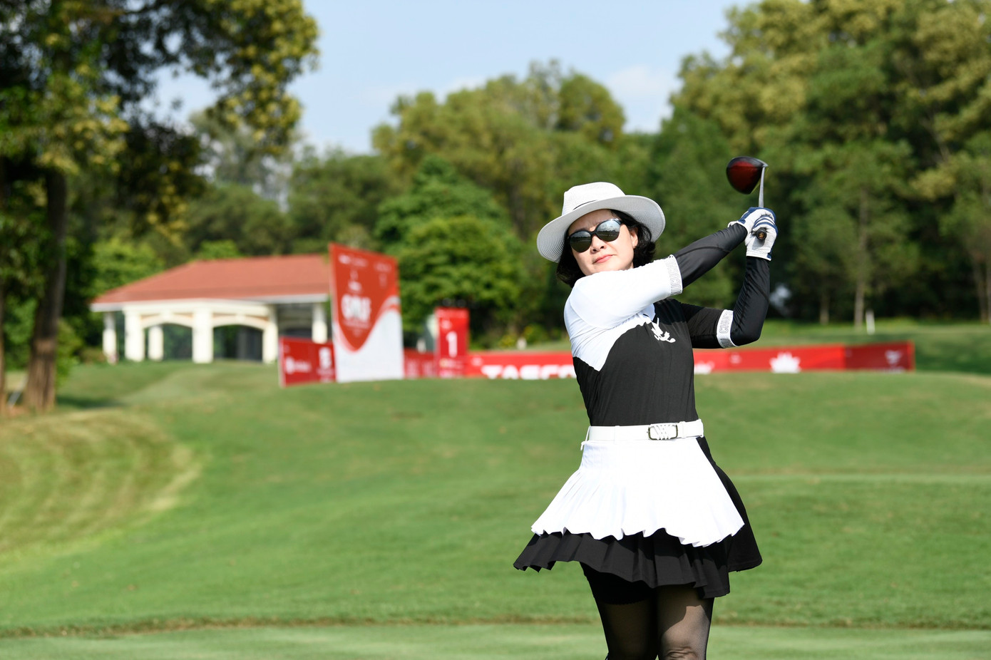 Hấp dẫn cuộc đua 'tam mã': Đoàn Uy, Phạm Nam, Đức Sơn ảnh 79 Hấp dẫn cuộc đua 'tam mã': Đoàn Uy, Phạm Nam, Đức Sơn ảnh 79