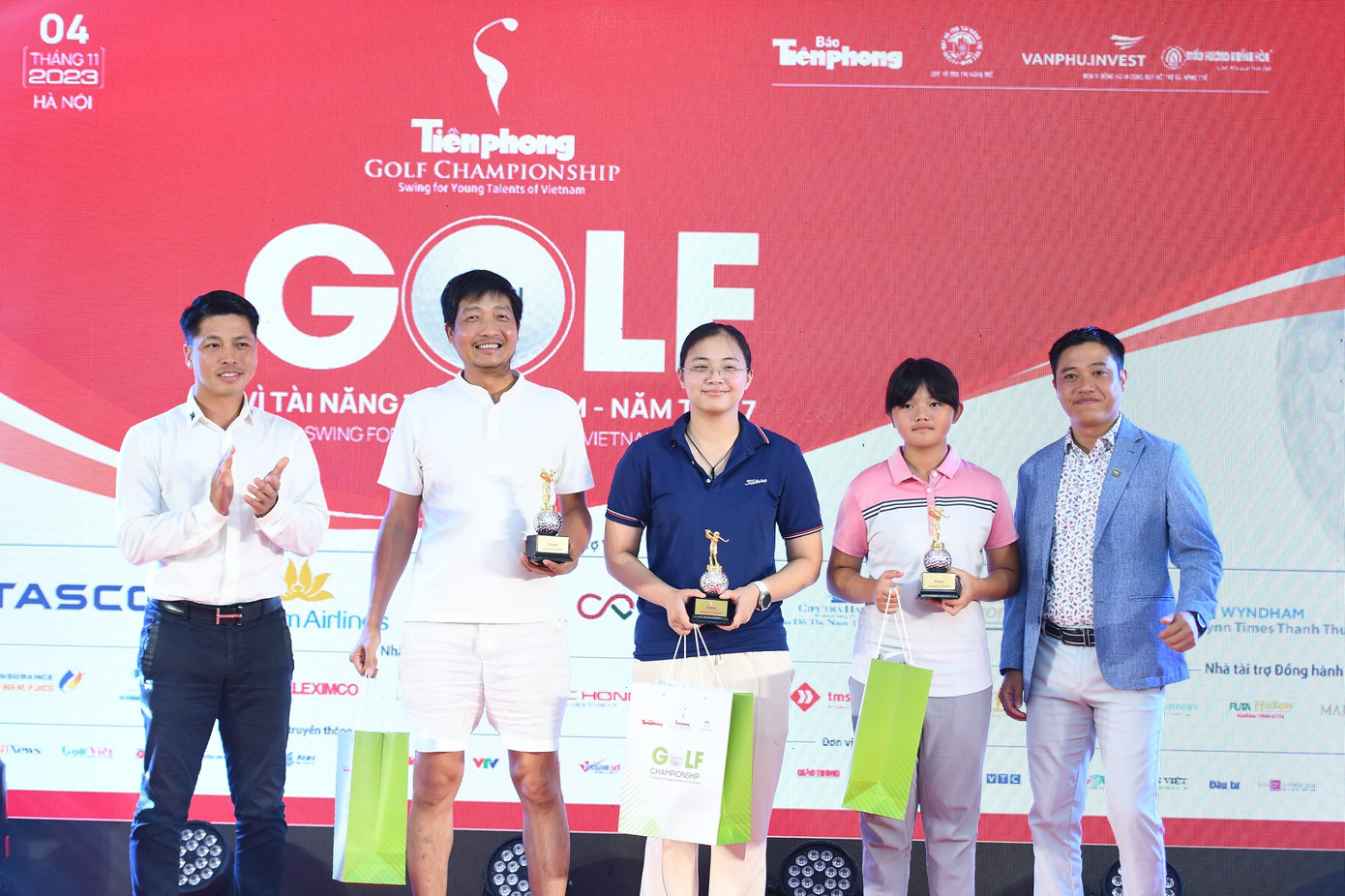 Golfer 16 tuổi Nguyễn Đức Sơn vô địch Tiền Phong Golf Championship năm 2023 ảnh 17 Golfer 16 tuổi Nguyễn Đức Sơn vô địch Tiền Phong Golf Championship năm 2023 ảnh 17