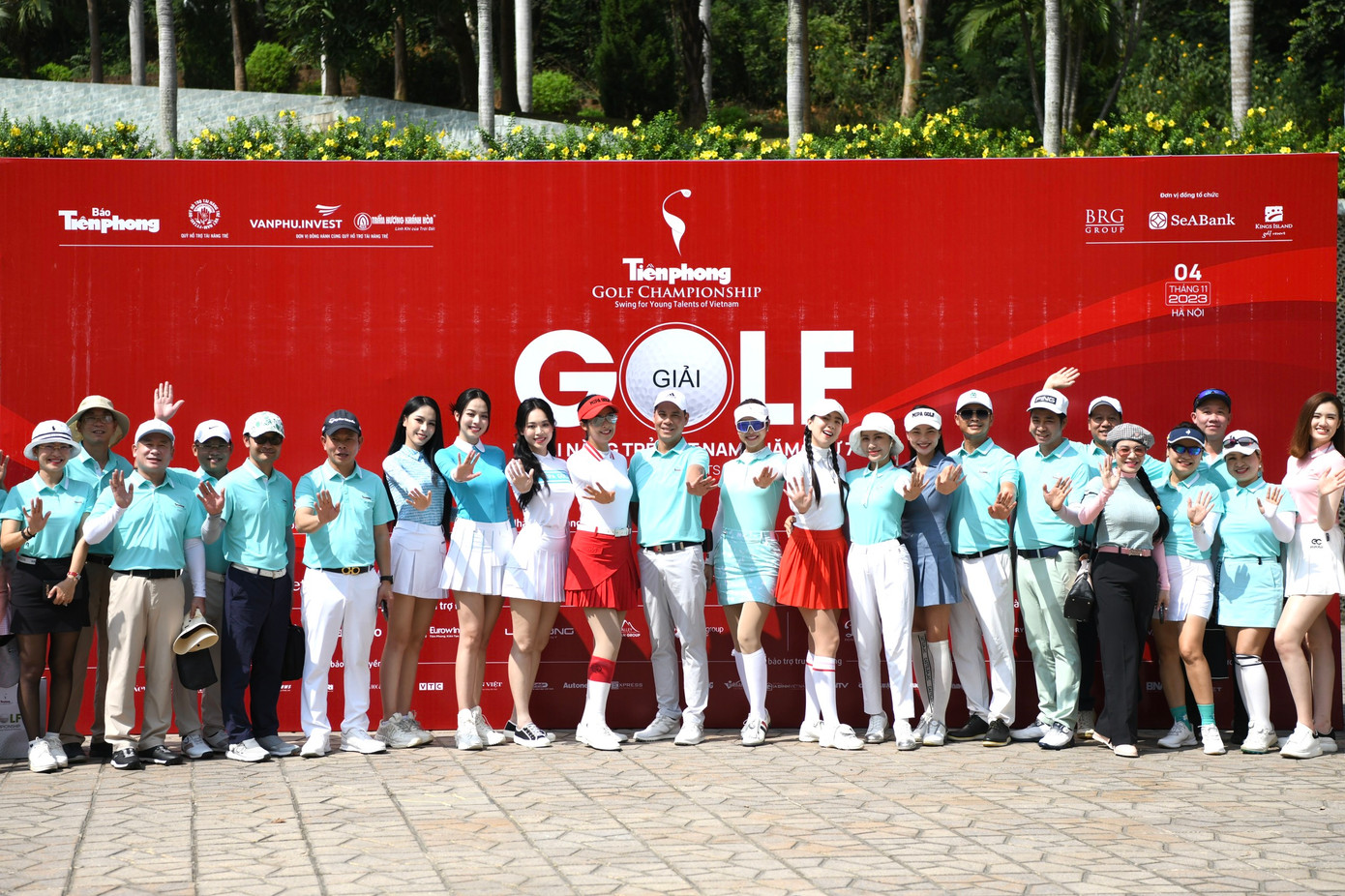 Hấp dẫn cuộc đua 'tam mã': Đoàn Uy, Phạm Nam, Đức Sơn ảnh 30 Hấp dẫn cuộc đua 'tam mã': Đoàn Uy, Phạm Nam, Đức Sơn ảnh 30