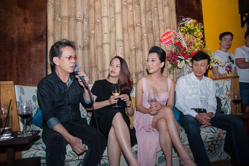 Đức Huy hạnh phúc sắp đón con thứ 2 với vợ kém 44 tuổi ảnh 1