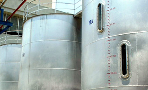 Bồn chứa mỡ cá tra mà các nạn nhân tử nạn bên trong.
