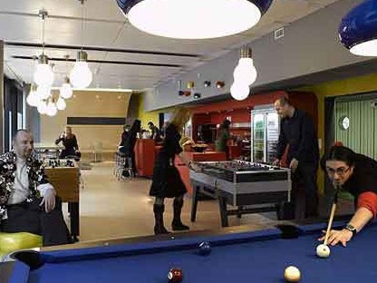 Nhân viên Google đang giải trí ở cơ quan