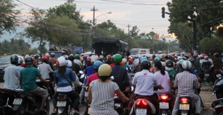 Hai ông cháu chết thảm dưới bánh xe tải ảnh 2