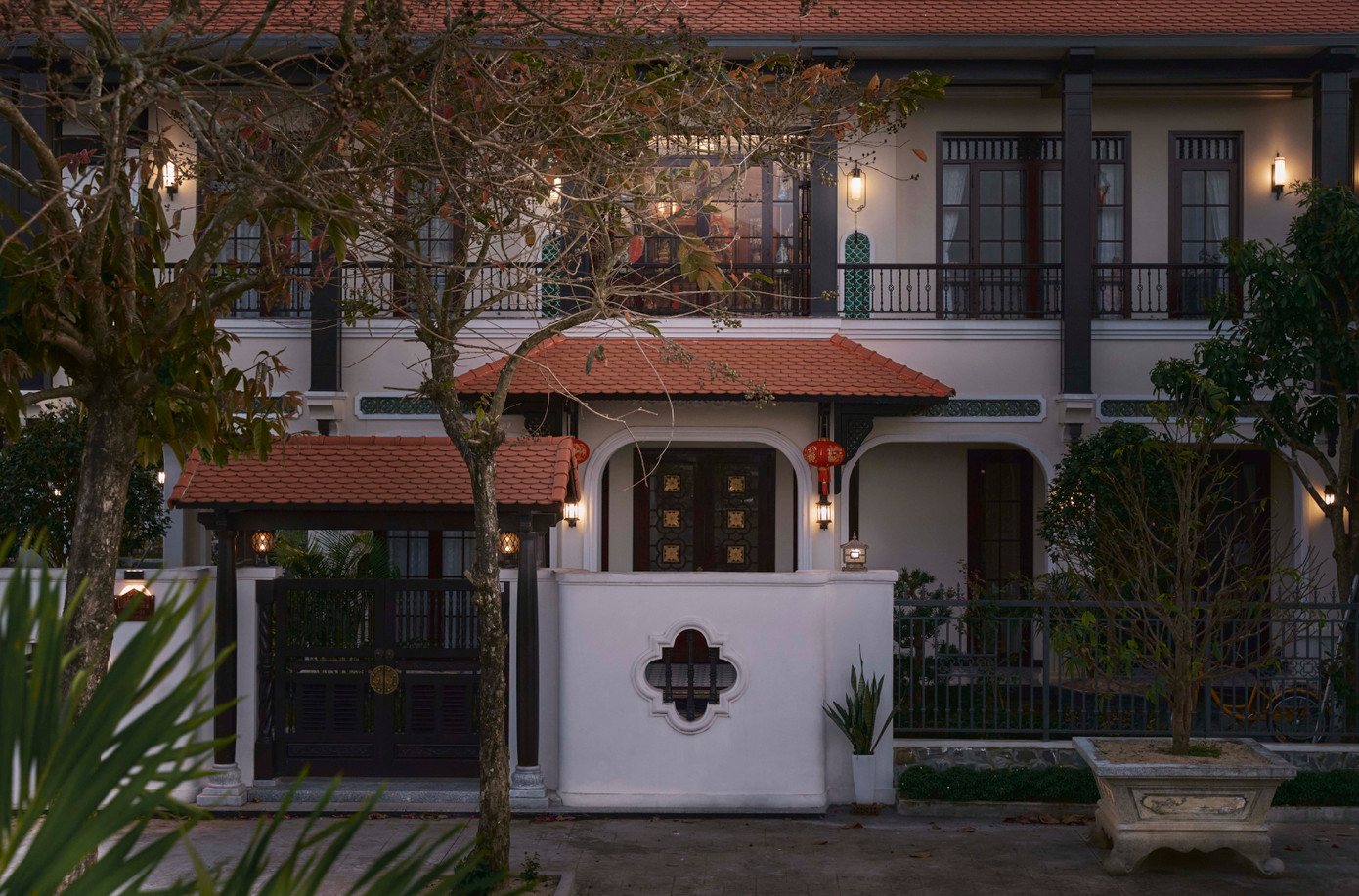 Vẻ ngoài của Villa mang đậm không khí hoài niệm.